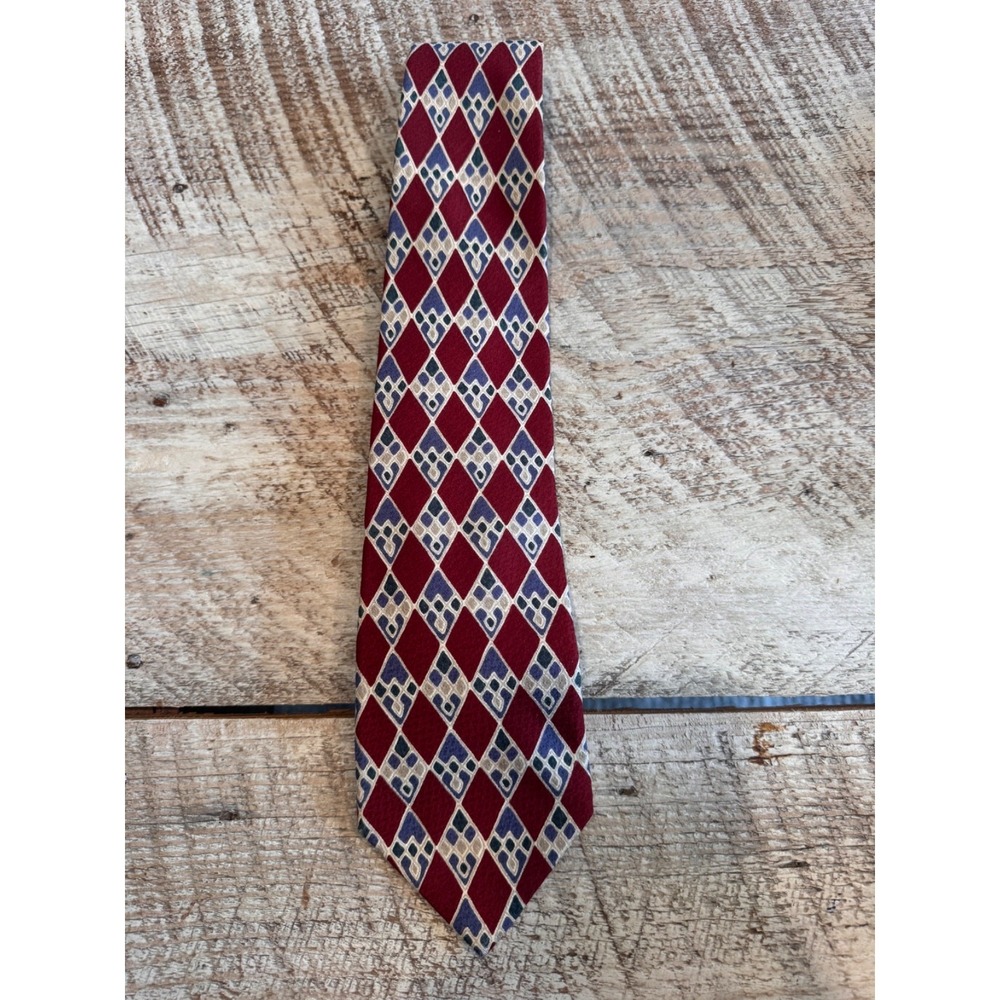 * Roundtree & Yorke * All Silk * Hand Sewn in USA * Geometric diamond‎ pattern *